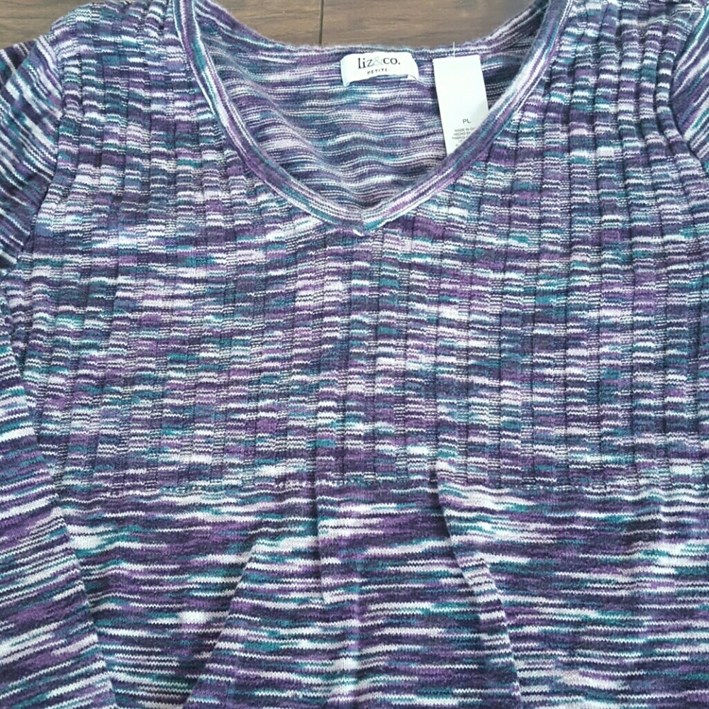 🛒 5 for $25  Pretty women's shirt